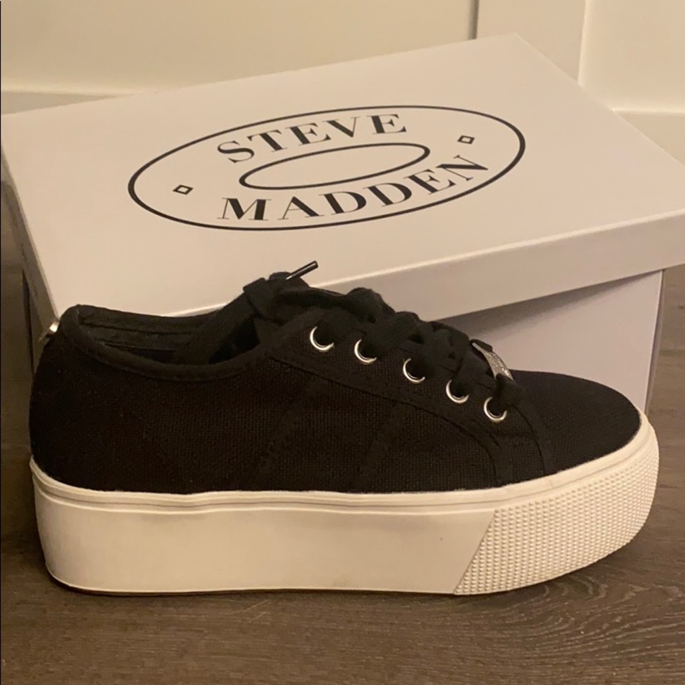Steve Madden elore black platform shoes//new w box